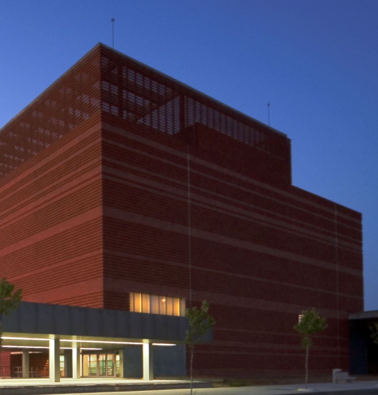 Fachada sur de nocturna