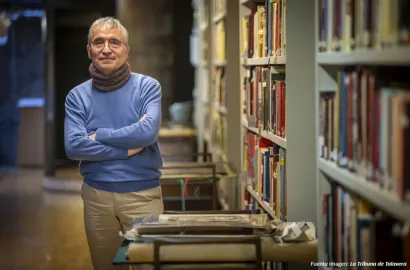 Fotografía de Mariano García Ruipérez en las dependencias del archivo