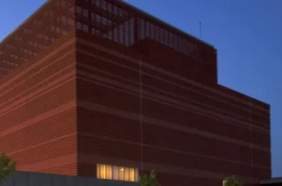 Fachada sur de nocturna