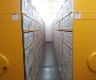 Armarios compactos del depósito documental del Archivo Municipal de Bargas