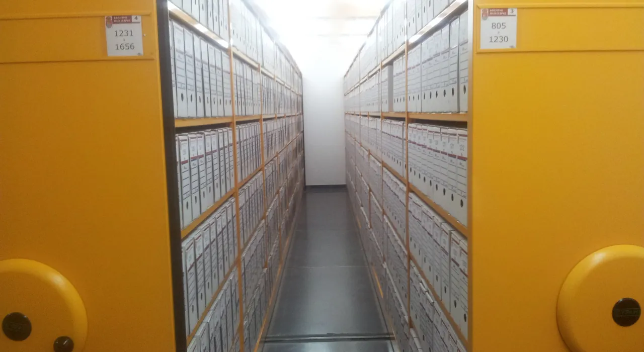 Fotografía de los depósitos del Archivo Municipal de Bargas