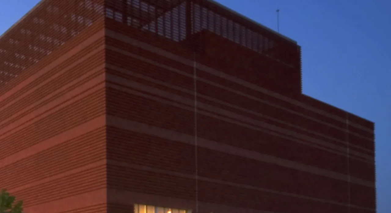 Fachada sur de nocturna